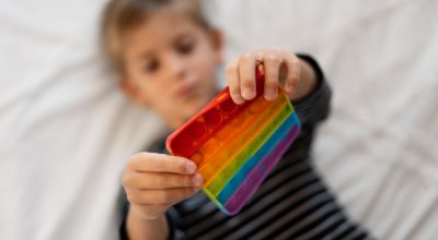 close-up-child-playing-with-pop-it-toy